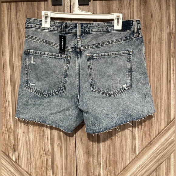 NWT Mid Rise Covered Button Fly Boyfriend Jean Shorts - Picture 2 of 4